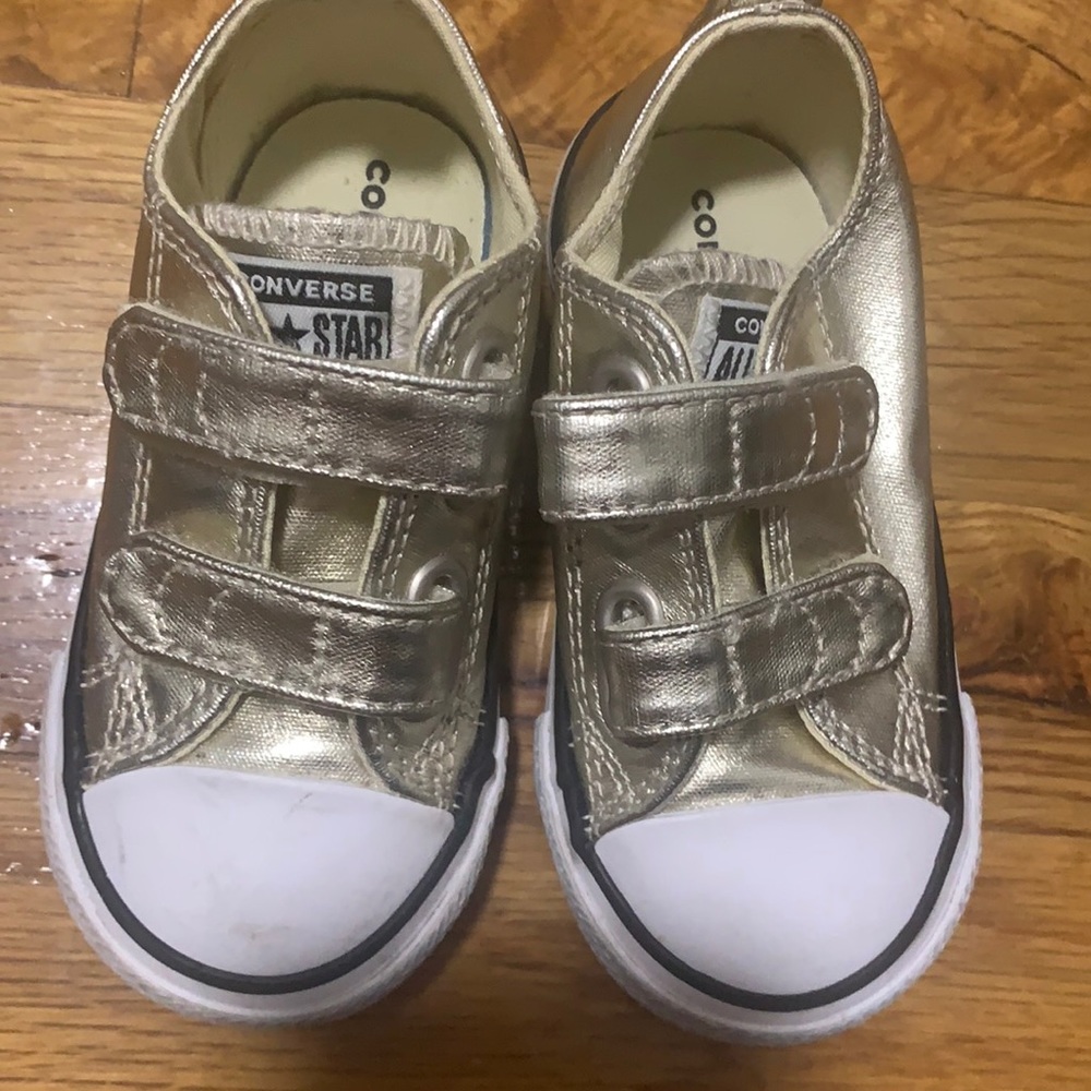 Converse sneakers size 6